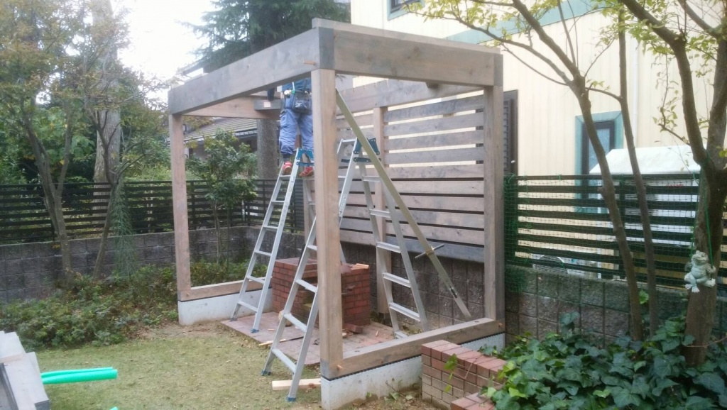 お庭のパーゴラ