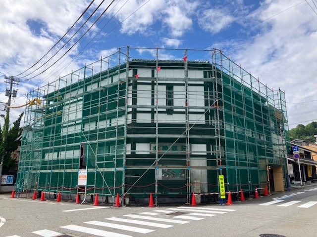 北銀八尾支店様外観改装中