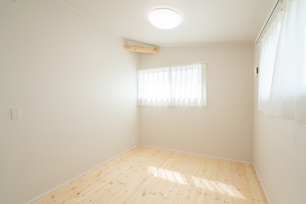 黒の焼杉外壁がかっこいい家