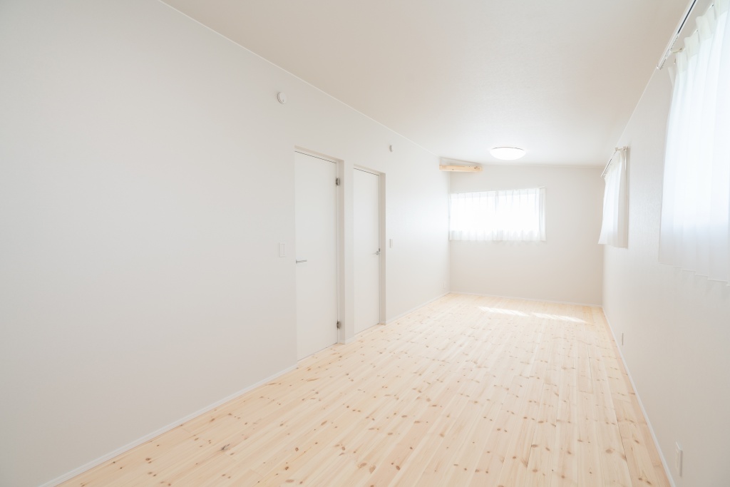 黒の焼杉外壁がかっこいい家