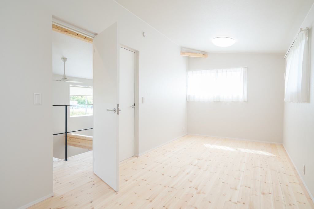 黒の焼杉外壁がかっこいい家