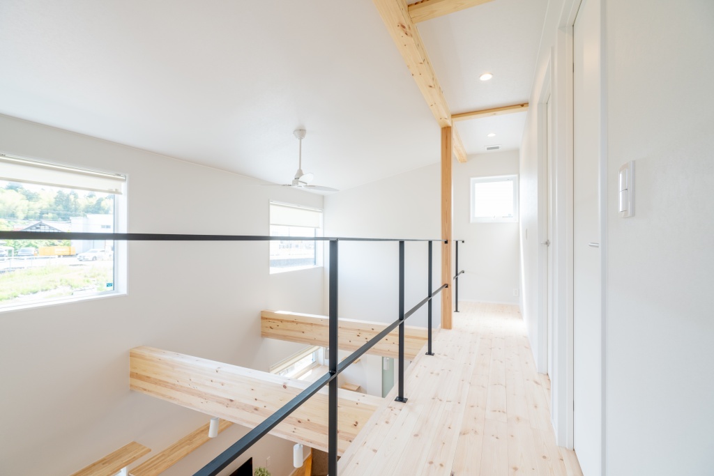 黒の焼杉外壁がかっこいい家