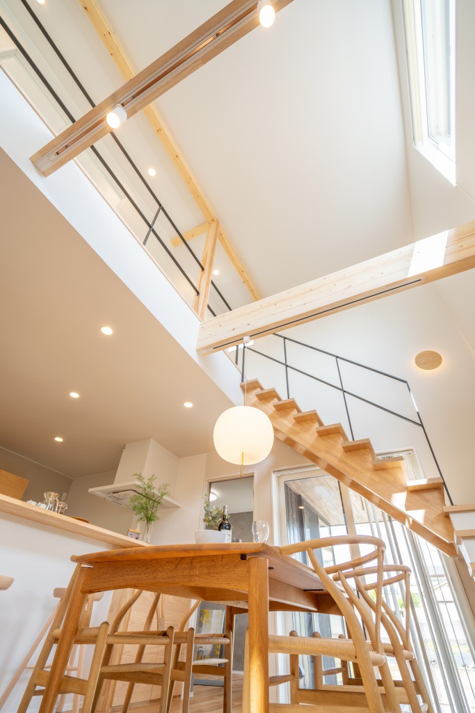 黒の焼杉外壁がかっこいい家