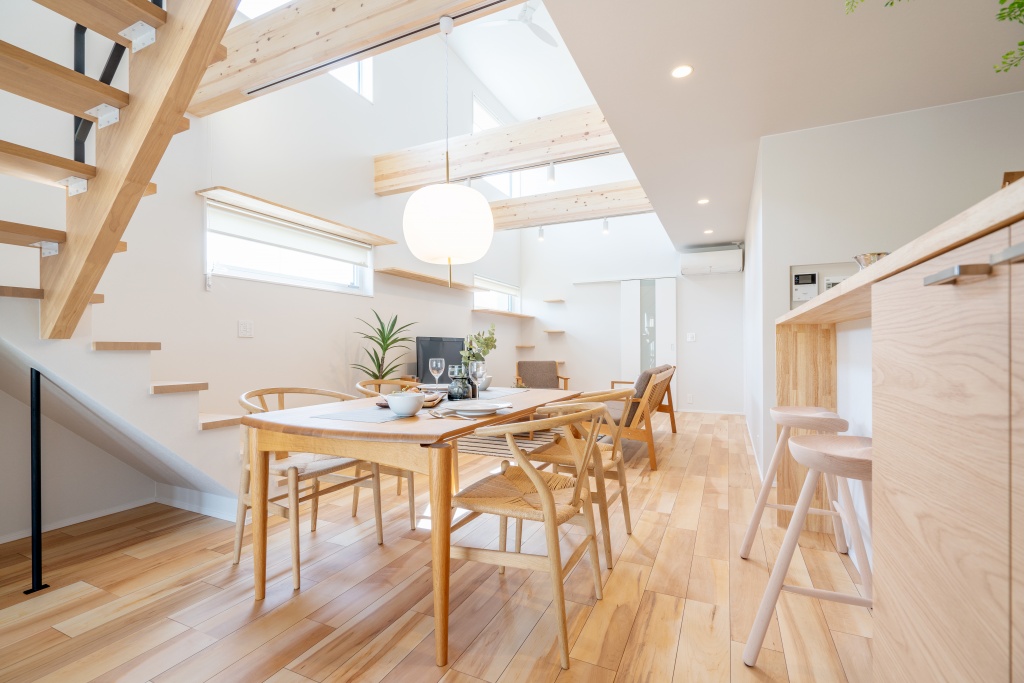 黒の焼杉外壁がかっこいい家