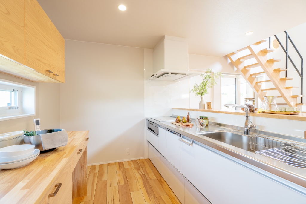 黒の焼杉外壁がかっこいい家