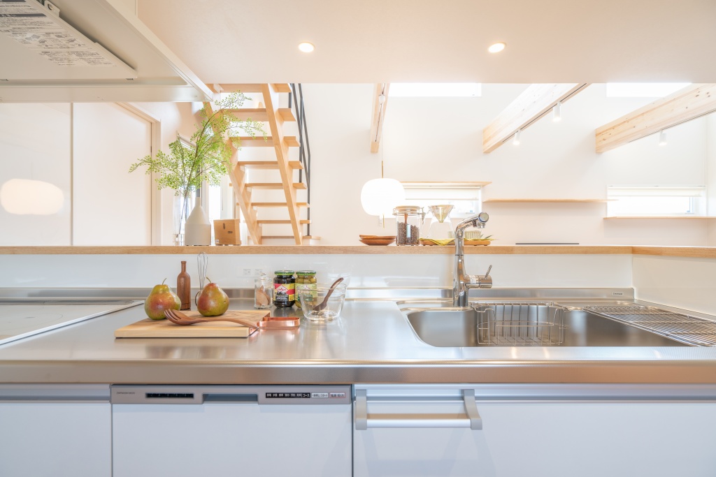 黒の焼杉外壁がかっこいい家