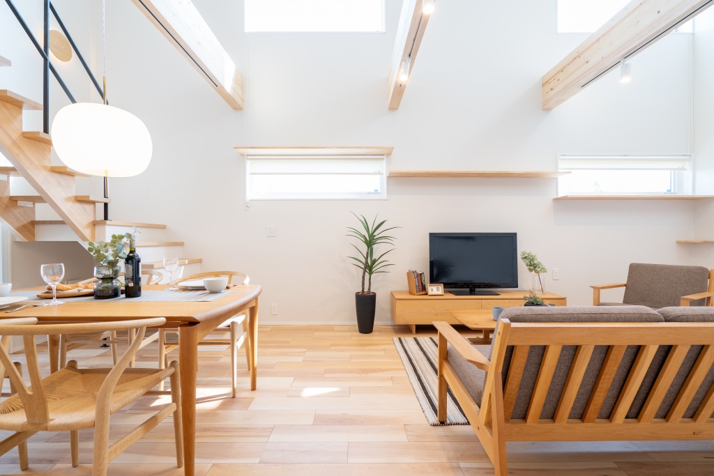 黒の焼杉外壁がかっこいい家