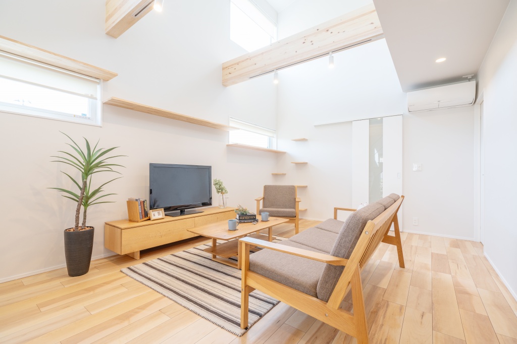 黒の焼杉外壁がかっこいい家