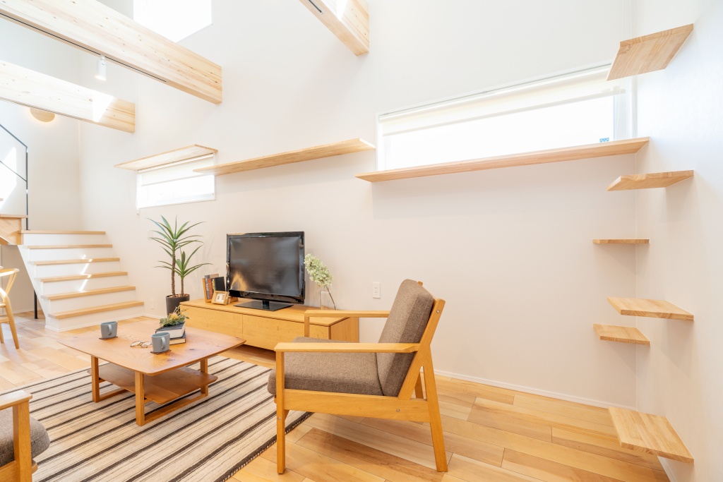 黒の焼杉外壁がかっこいい家