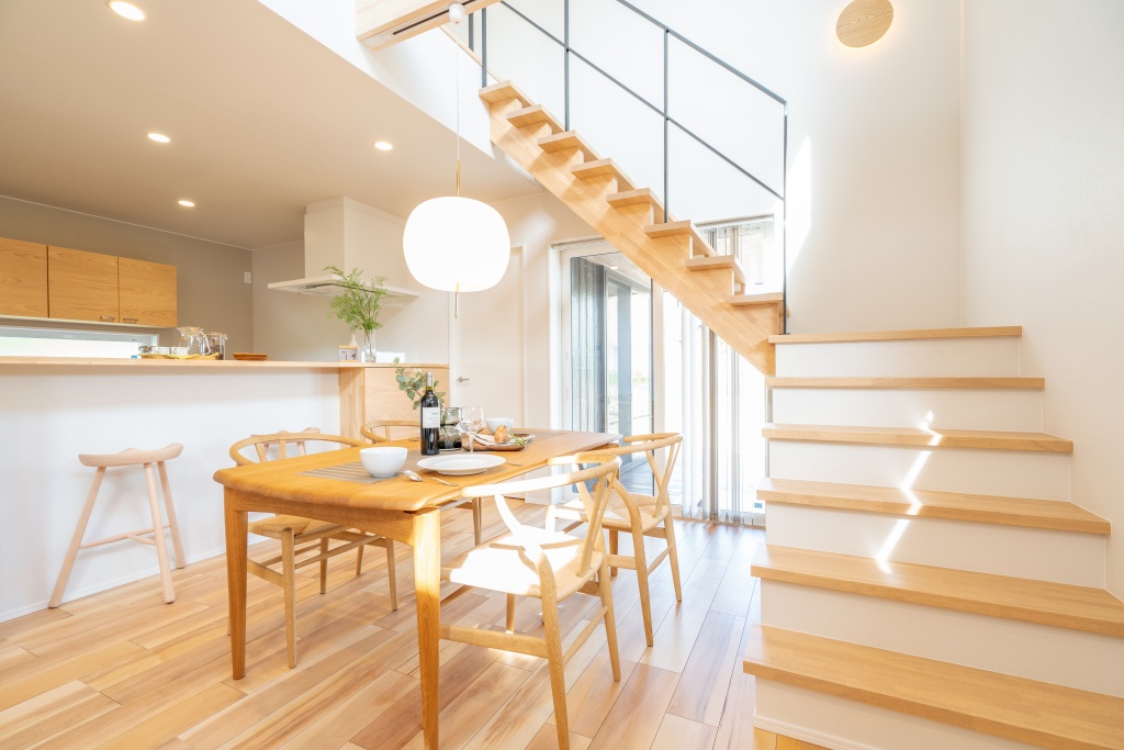 黒の焼杉外壁がかっこいい家