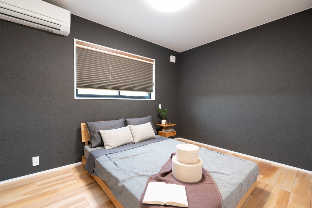 黒の焼杉外壁がかっこいい家