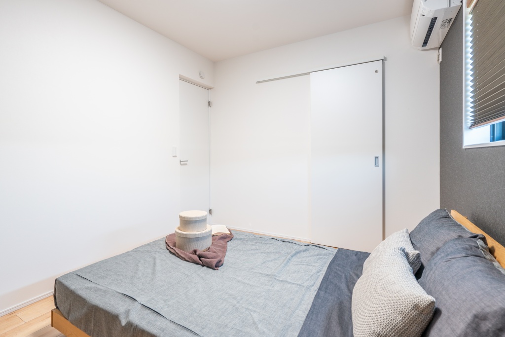 黒の焼杉外壁がかっこいい家