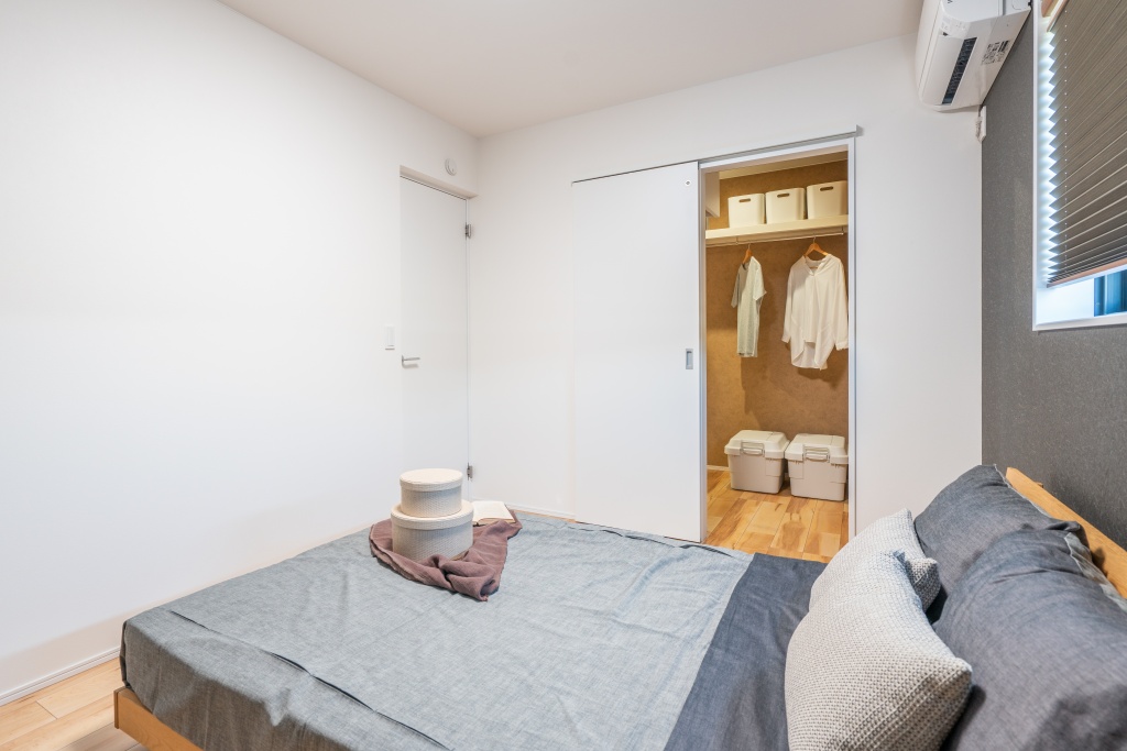 黒の焼杉外壁がかっこいい家