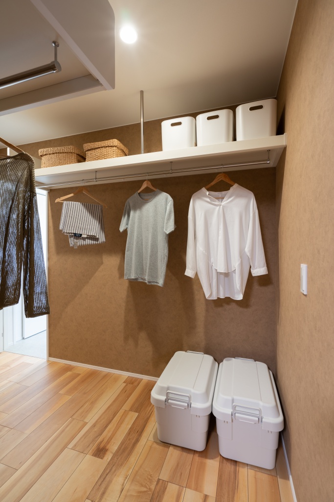 黒の焼杉外壁がかっこいい家