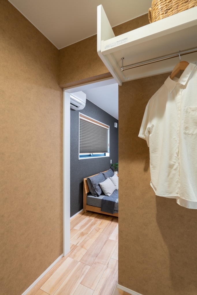 黒の焼杉外壁がかっこいい家