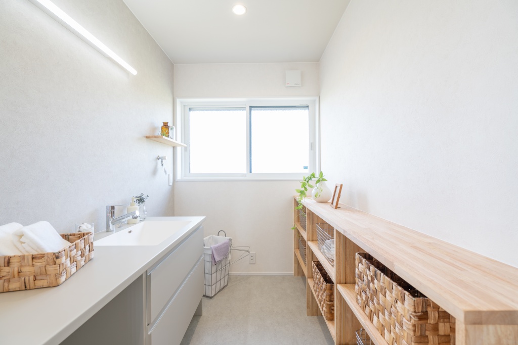 黒の焼杉外壁がかっこいい家