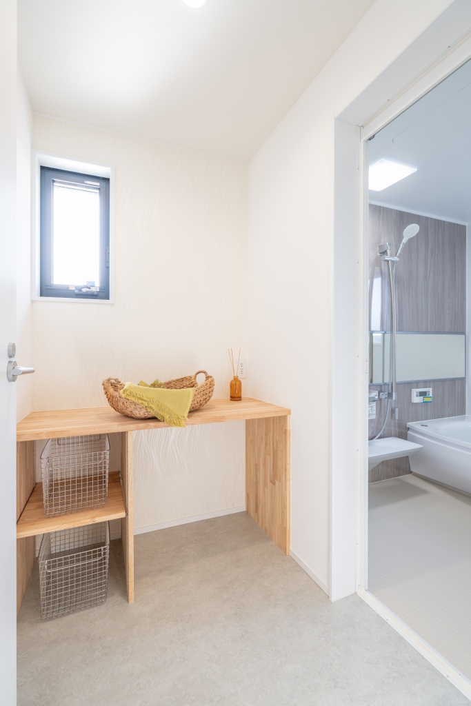 黒の焼杉外壁がかっこいい家