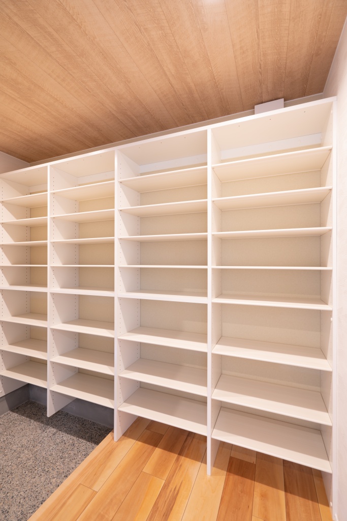 黒の焼杉外壁がかっこいい家