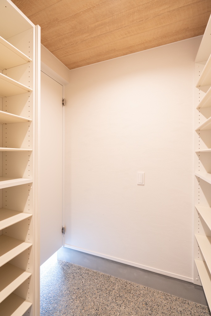 黒の焼杉外壁がかっこいい家