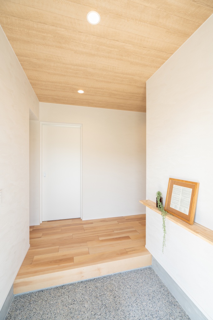 黒の焼杉外壁がかっこいい家