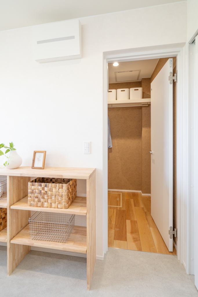 黒の焼杉外壁がかっこいい家