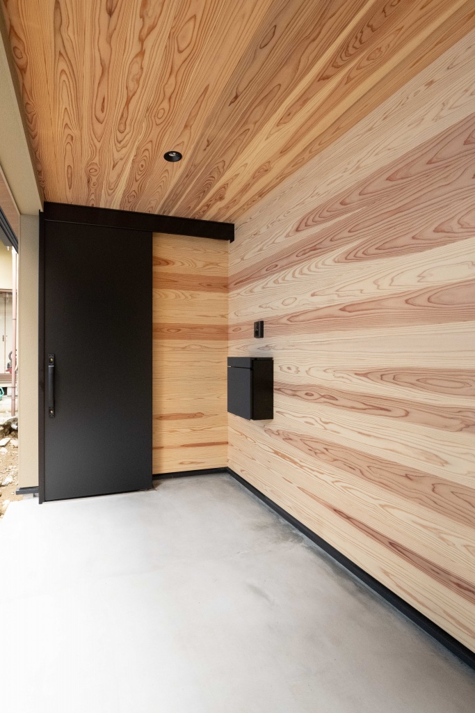 アウトドア好きに捧ぐ、趣味室のある家