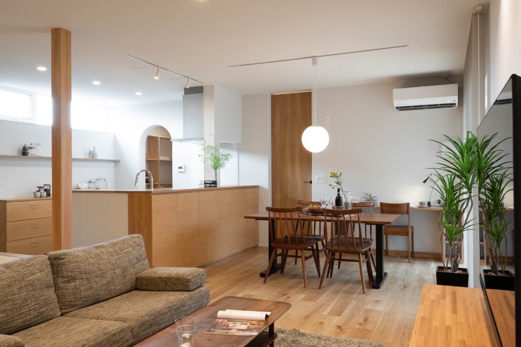 アウトドア好きに捧ぐ、趣味室のある家