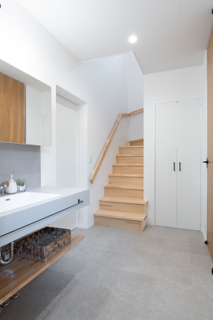 アウトドア好きに捧ぐ、趣味室のある家