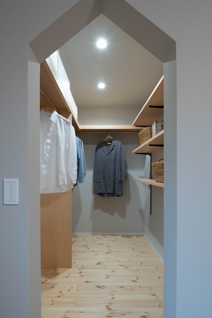 アウトドア好きに捧ぐ、趣味室のある家