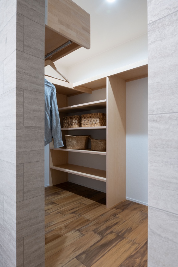 アウトドア好きに捧ぐ、趣味室のある家