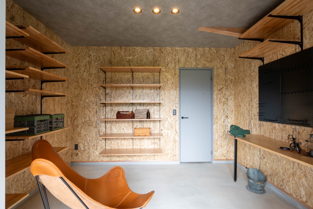 アウトドア好きに捧ぐ、趣味室のある家