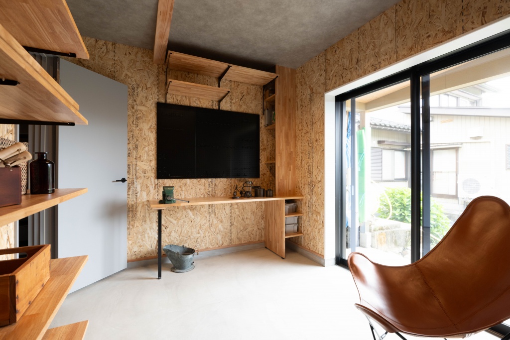 アウトドア好きに捧ぐ、趣味室のある家