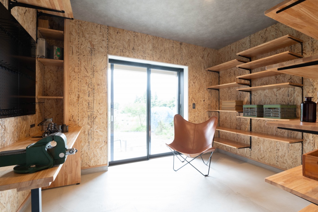 アウトドア好きに捧ぐ、趣味室のある家