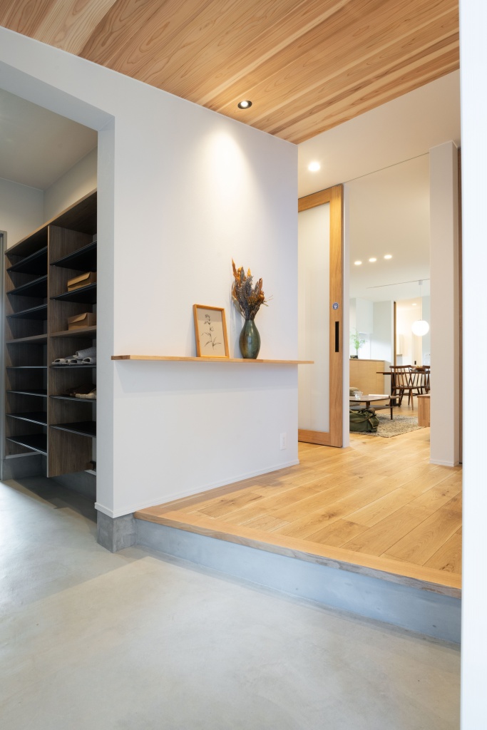 アウトドア好きに捧ぐ、趣味室のある家