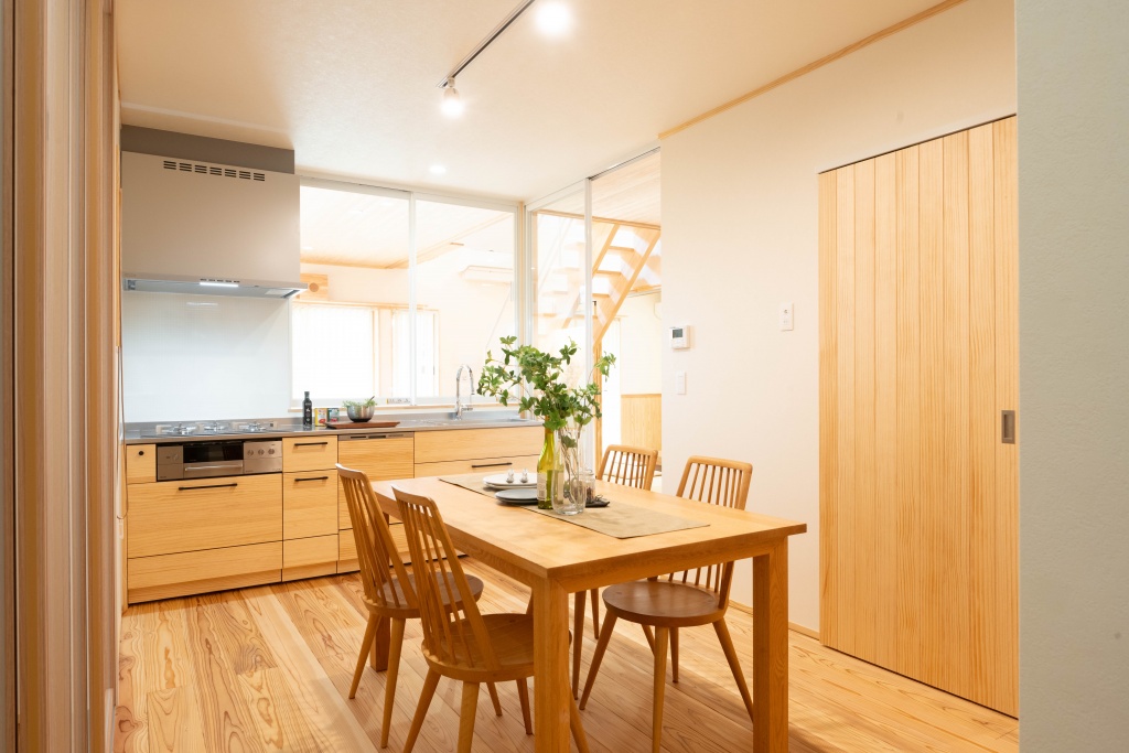 にゃんこ愛にあふれる木の香りに包まれる家