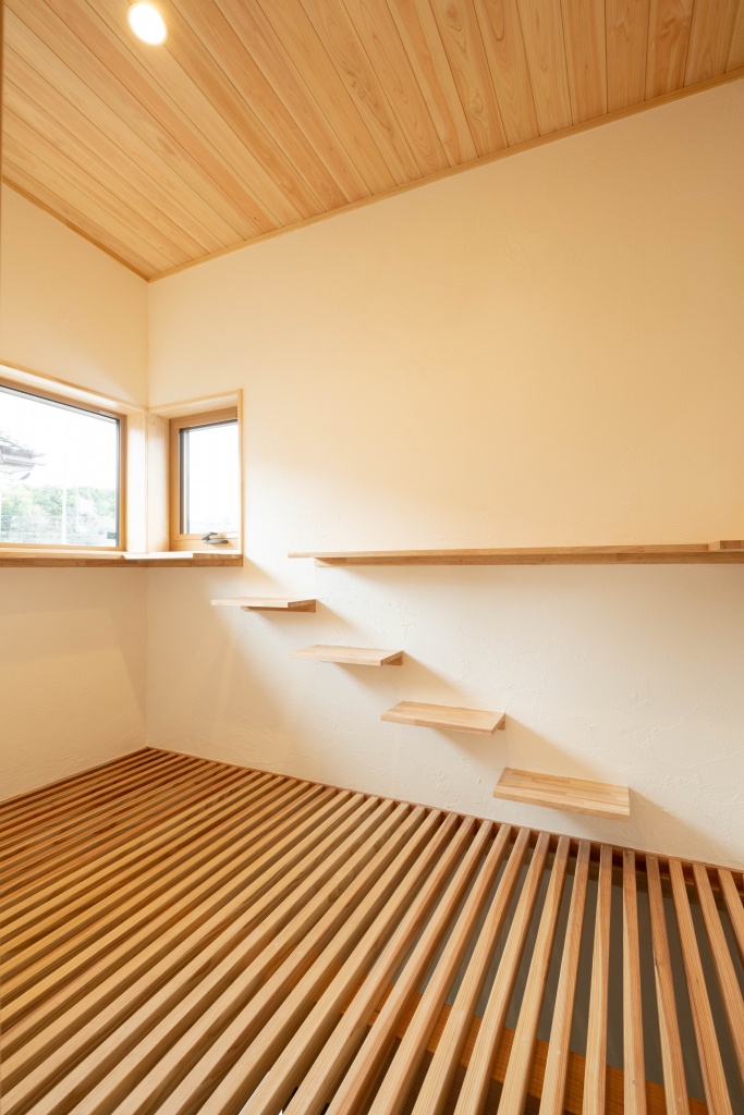 にゃんこ愛にあふれる木の香りに包まれる家