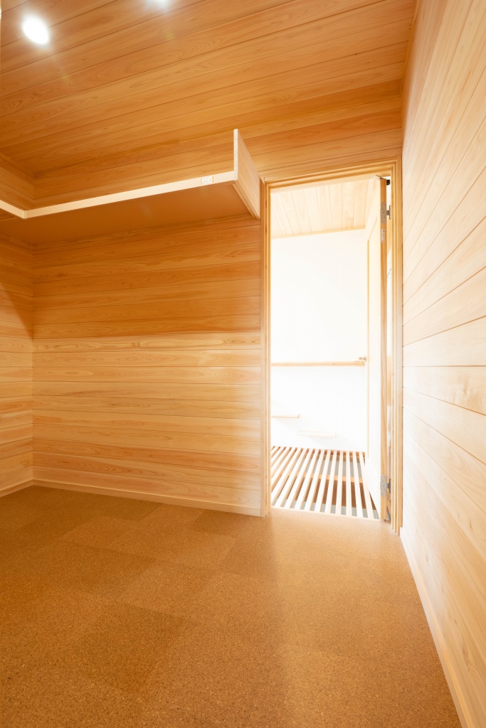 にゃんこ愛にあふれる木の香りに包まれる家