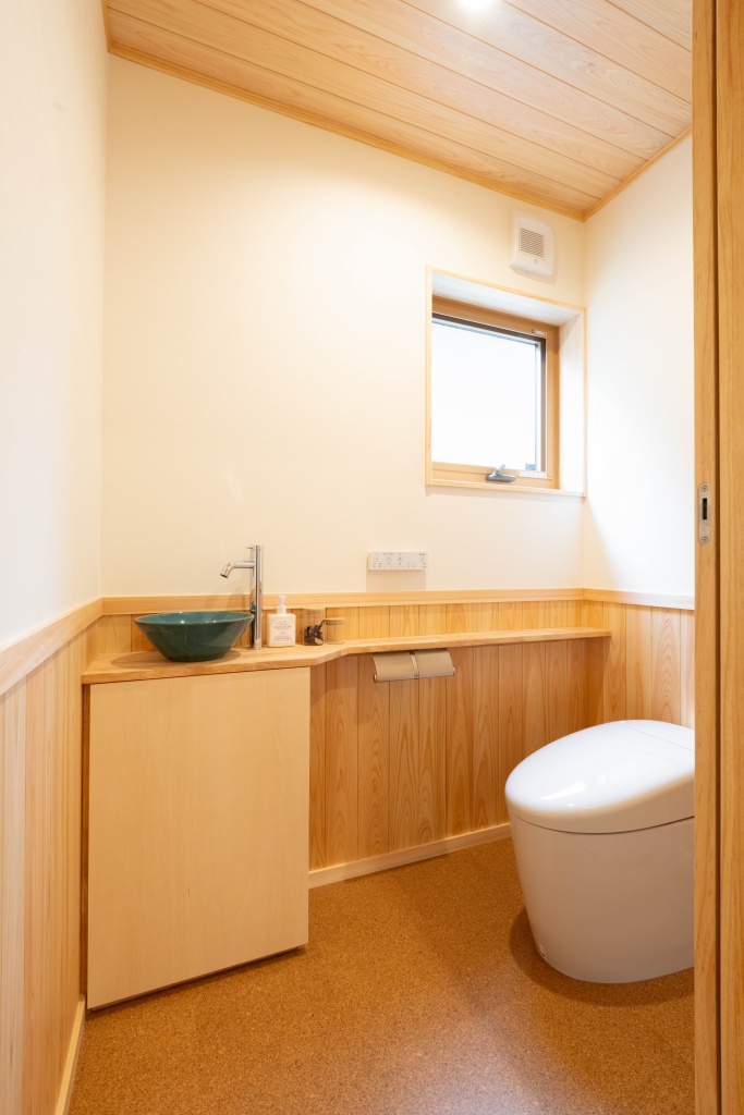 にゃんこ愛にあふれる木の香りに包まれる家