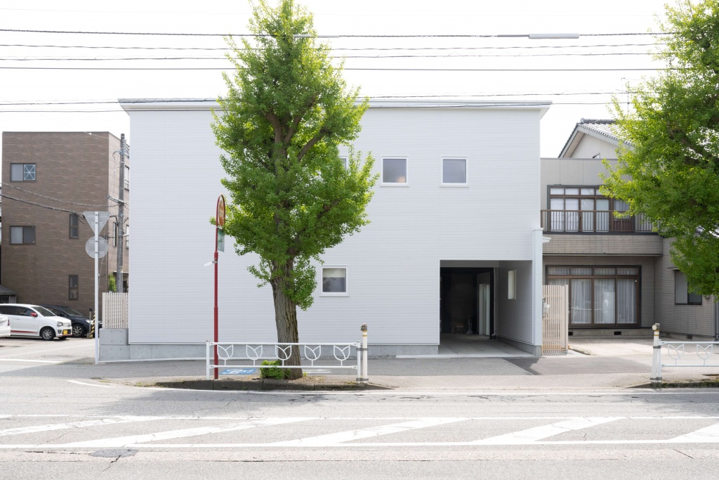 天然木でつくる大収納の家