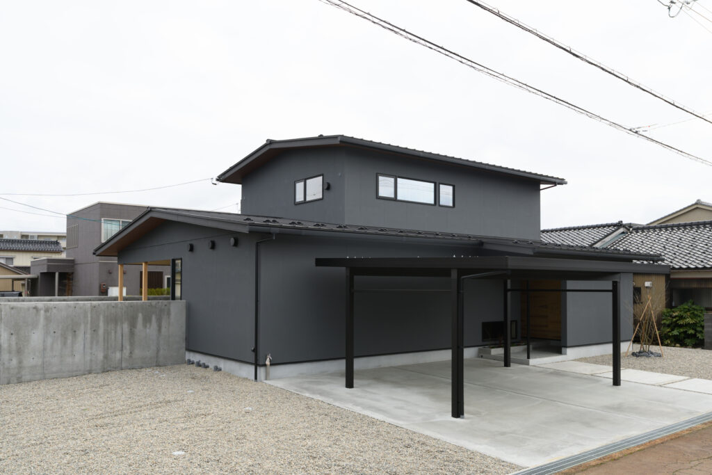 四季を抱くコートハウス